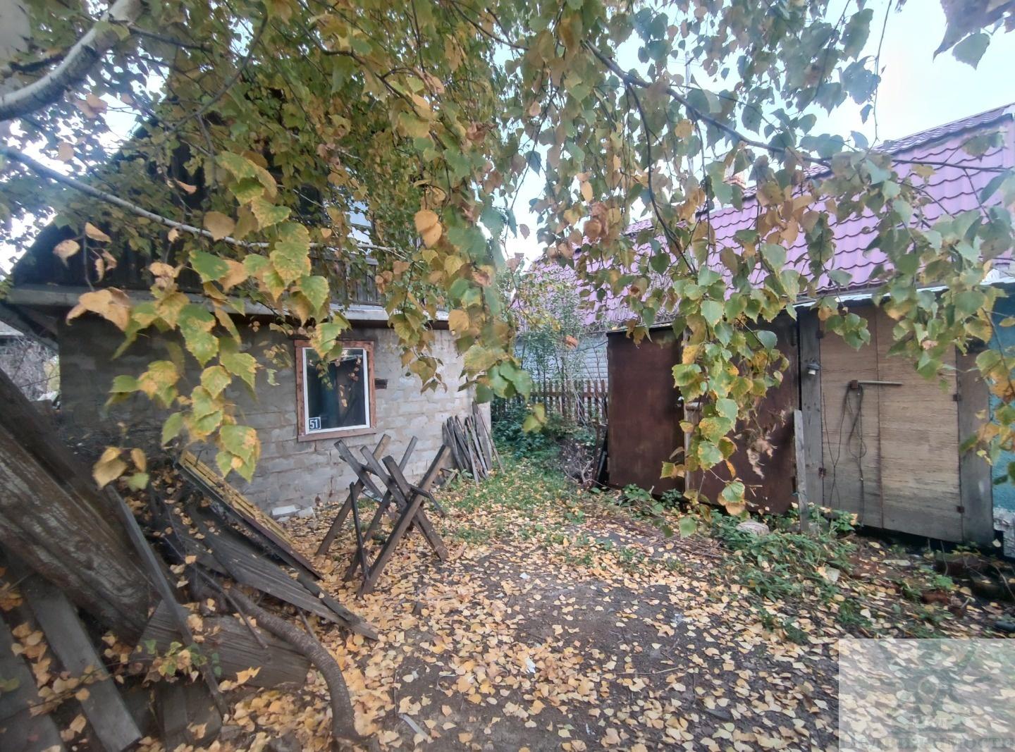 Продам дачу с выходом на озеро!
На участке есть баня и гараж, дровник, углярка. 
Кустарники: малина, смородина, виноград, крыжовник.
Лодка.
Дорога до СНТ асфальтированная. 

Звоните!